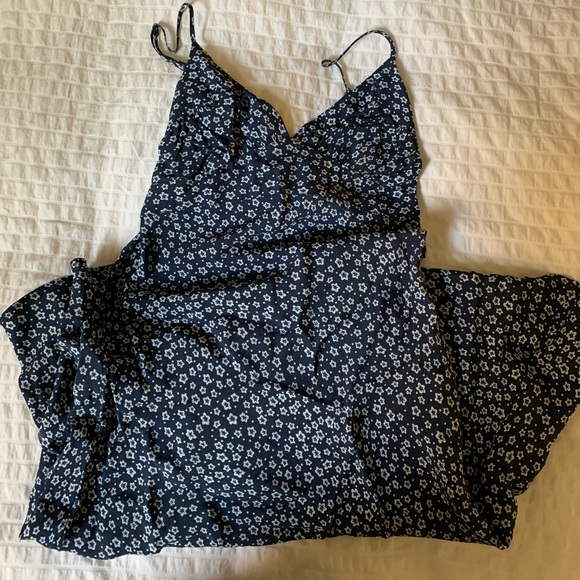 Rouje gigi dress! It has a stain (see last photo) - Picture 4 of 5